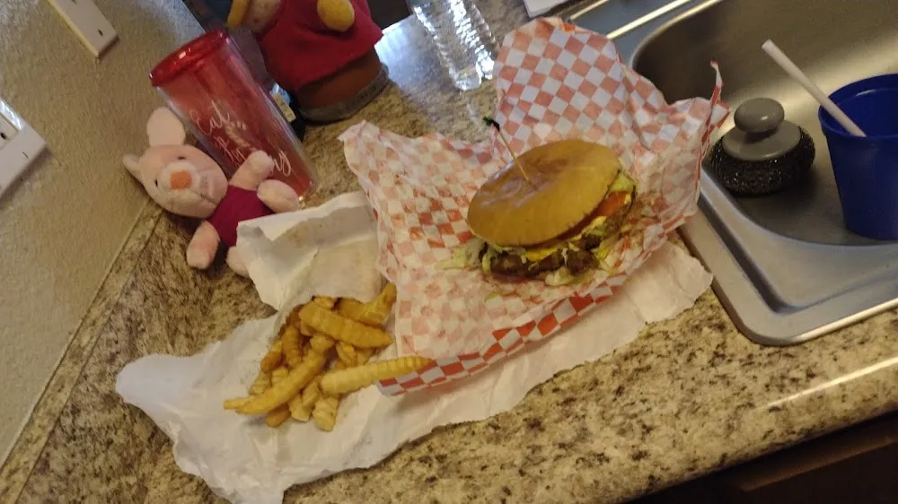Cheeseburger with Fries